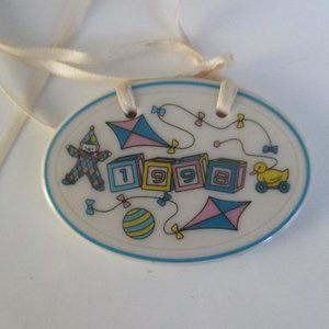 1998 Ceramic Baby Basket Tag Longaberger Charm